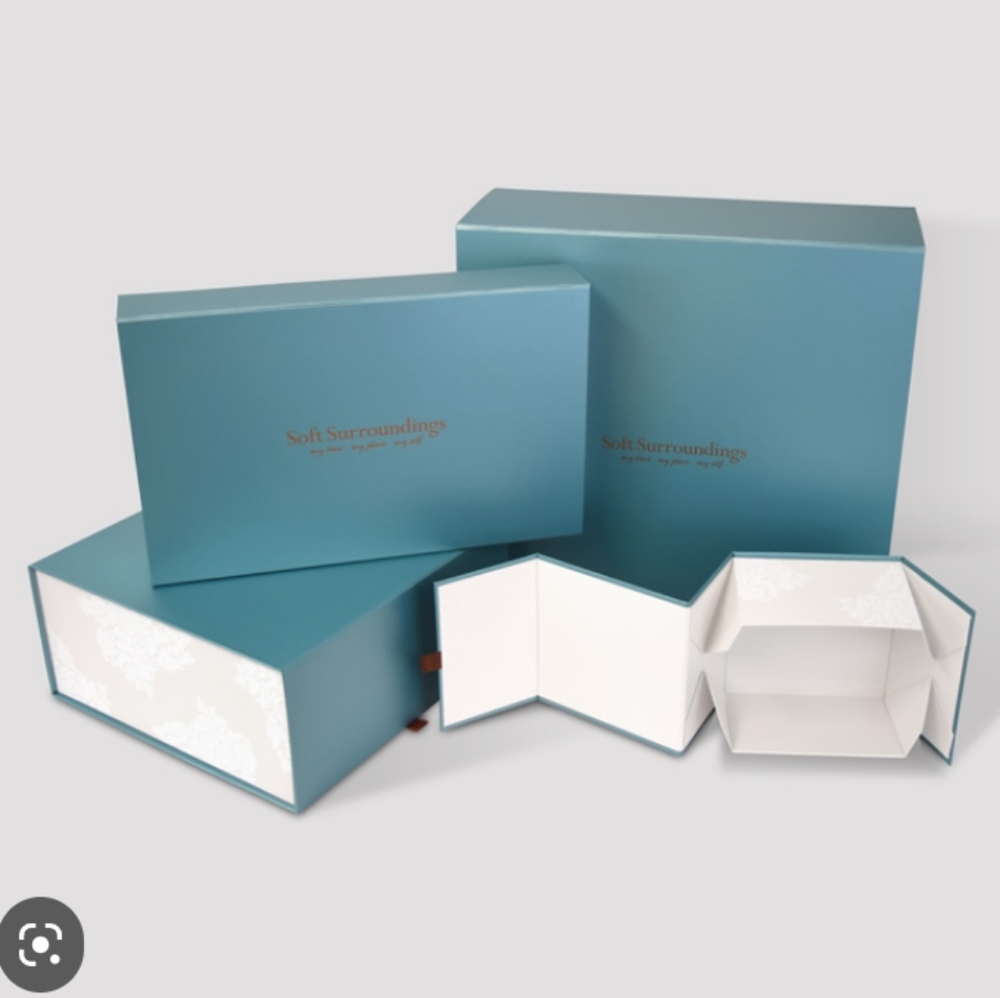 🆕 Large Soft Surroundings Rigid Magnetic Gift Box